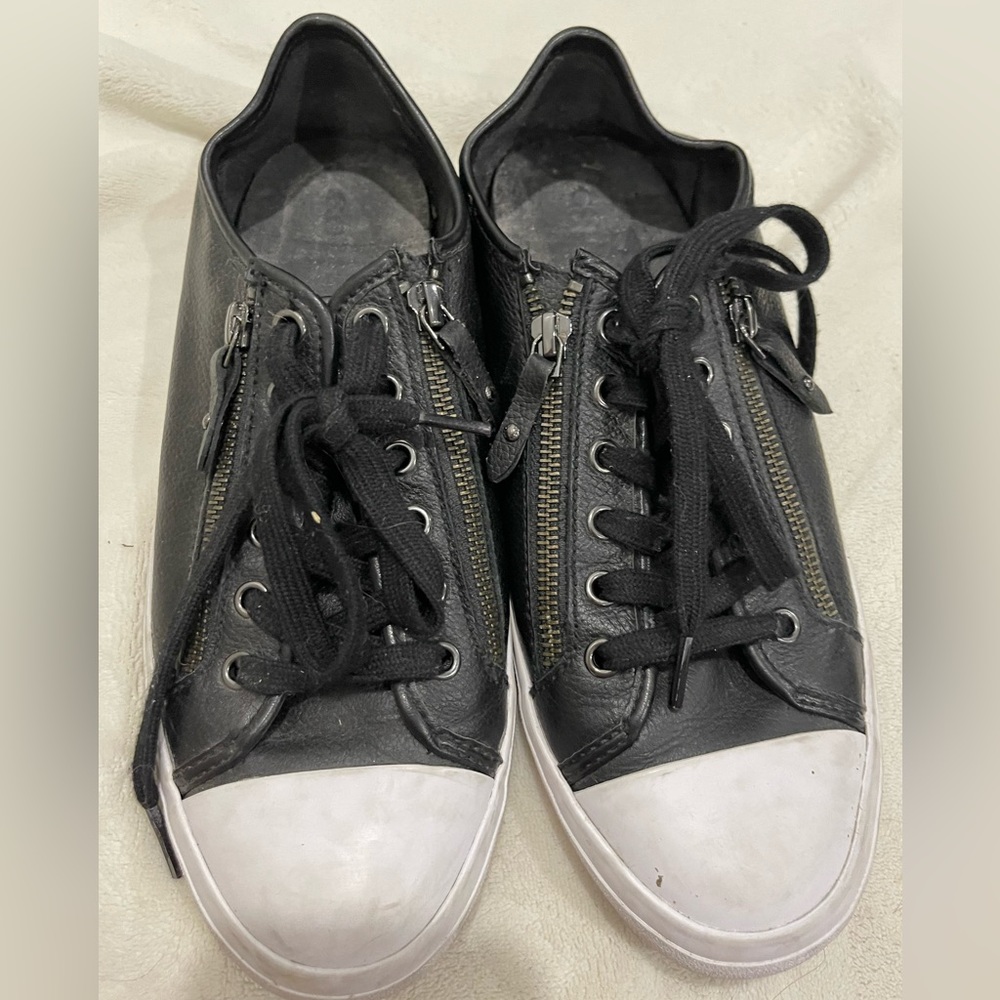 Coach low sneakers double zipper, leather. Size 9.5